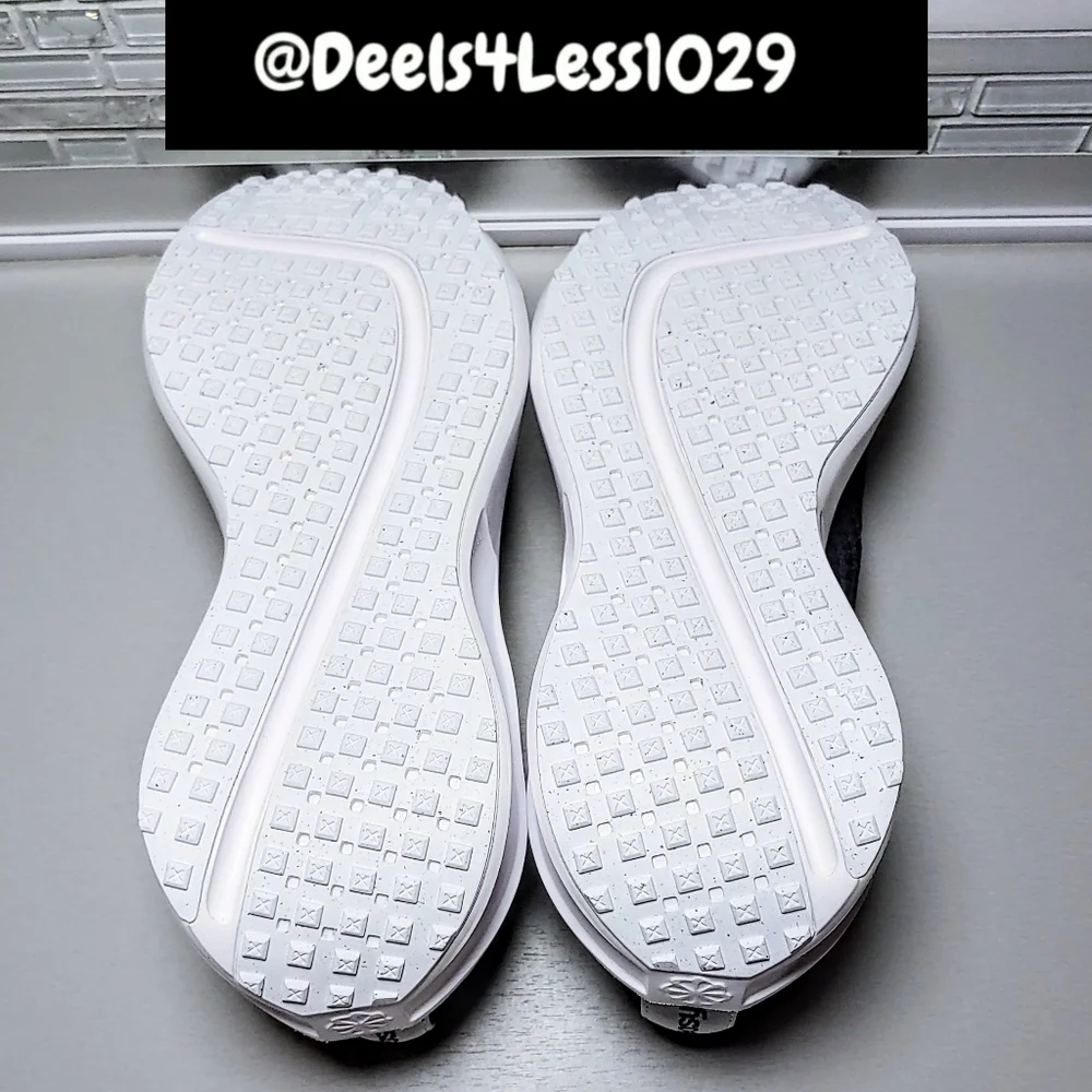 Nike Interact Run Easy-On Slip-On Womens Size 8.5 Black White